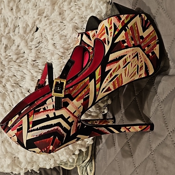 Alba Platform Heels - Picture 15 of 16